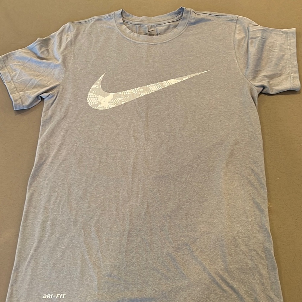 Nike Men’s small grey Dri-Fit t-shirt